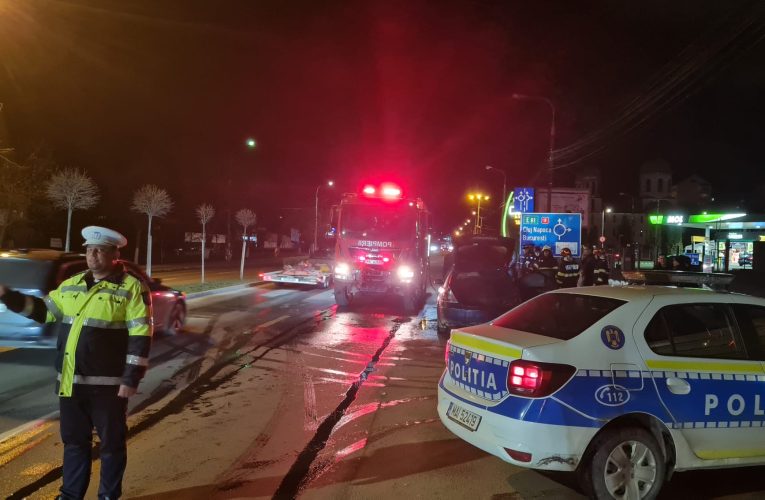 VIDEO| Autoturism înmatriculat în Galați, cuprins de flăcări pe bulevardul din Zalău