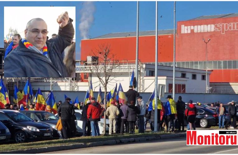 VIDEO| Protest AUR la firmele austriece din Sebeș. Eurodeputatul Terheș în prima linie