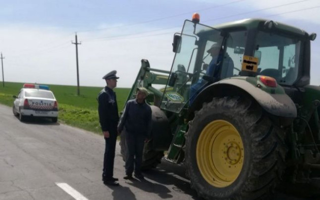 Tractoristii din Romania sunt socați că în 2023 trebuie să dețină permis cu categoria Tr sau CE