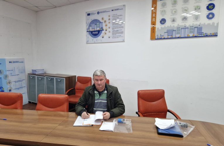 Primarul Gabriel Mureșan a semnat două contracte pe PNRR în valoare de 2,8 milioane lei