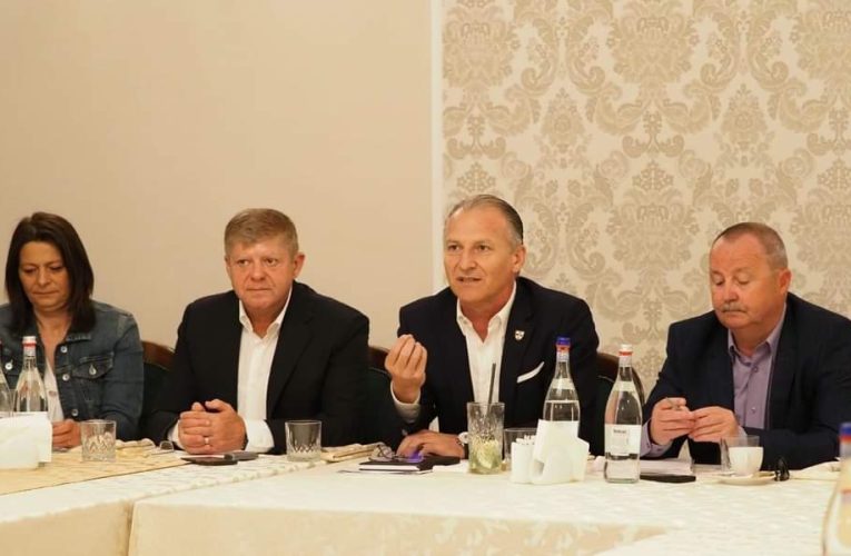 Președintele CJ Sălaj, Dinu Iancu-Sălăjanu s-a întâlnit cu reprezentanți ai mediului de afaceri
