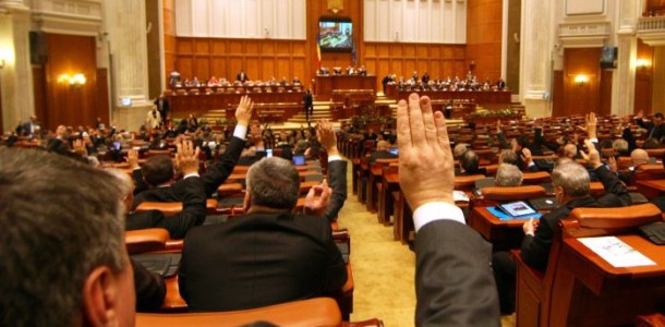 Parlamentarii se întorc la muncă