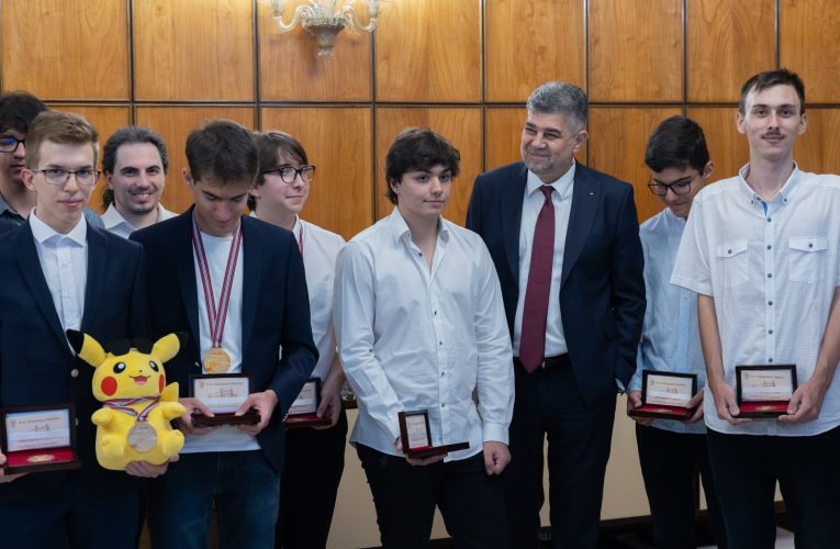 VIDEO| Marcel Ciolacu i-a primit la Guvern pe elevii olimpici la Matematică și Fizică
