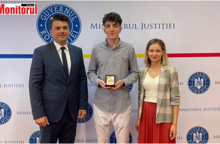 Studentul de 10 la Drept, Paul Iacob, felicitat de secretarul de stat Bogdan Ilea