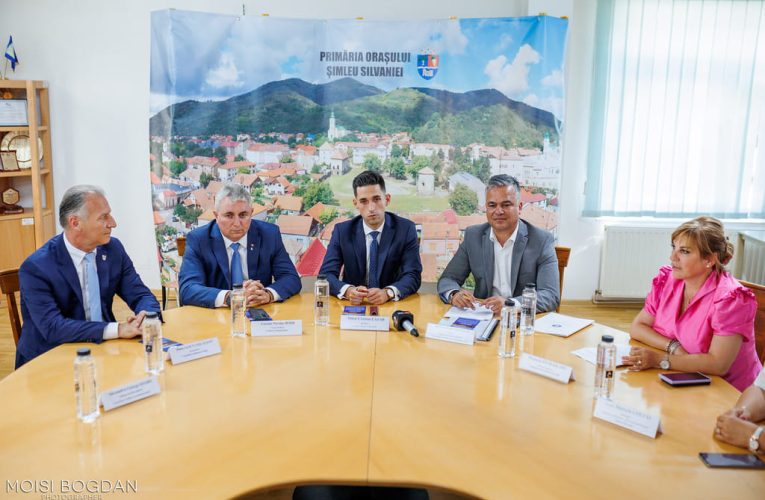 VDEO| Primarul Cristian Lazăr a semnat contractul de 11 mil. euro pentru modernizarea spitalului din Șimleu