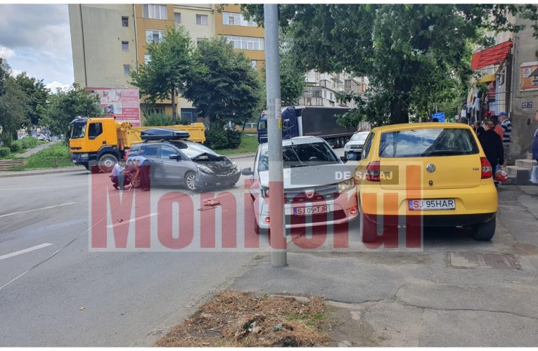 FOTO| Mașină de Poliție implicată într-un accident rutier în Zalău