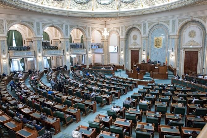 Proiect legislativ: Instituțiile publice, obligate să răspundă în 10 zile cetățenilor