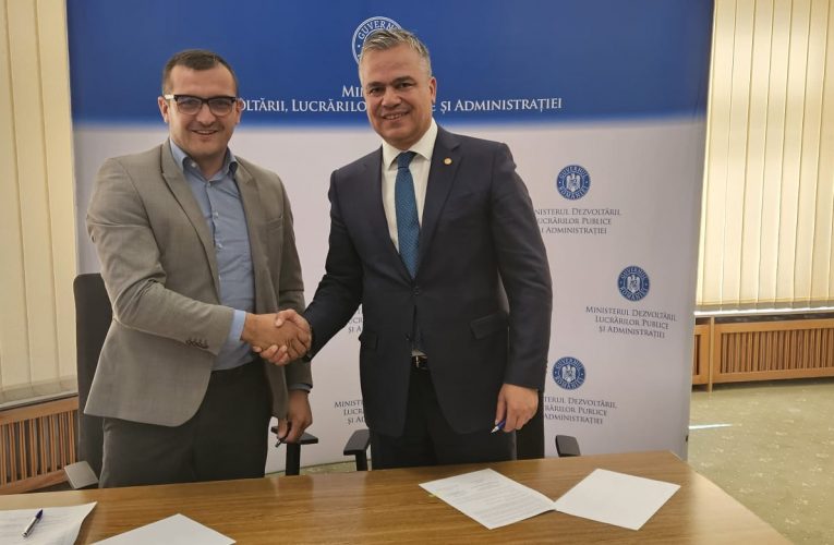 Primarul Bogdan Bercean a semnat contractul pentru construirea unui pod în Aghireș spre centura Zalău
