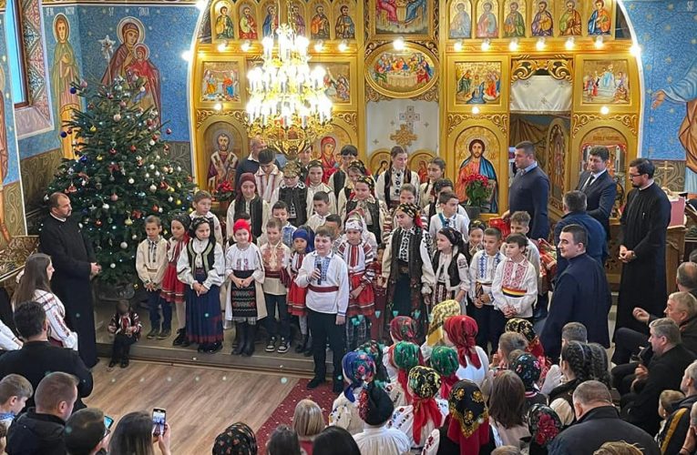 Concert de colinde la căminul cultural din Rus