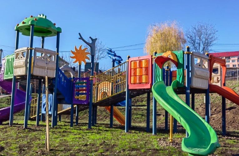 Un nou parc de joacă în Zalău, pe strada Oborului, realizat cu fonduri europene