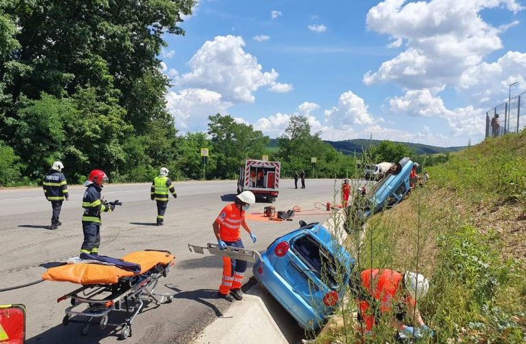 Exercițiu ISU Sălaj: Pompierii au simulat un accident rutier cu mai multe victime