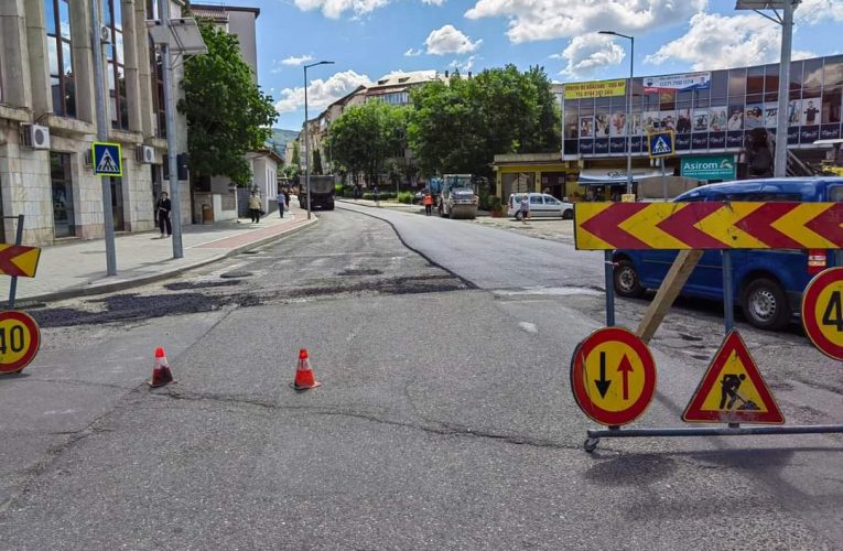 Primăria Zalău a început asfaltarea pe strada Corneliu Coposu