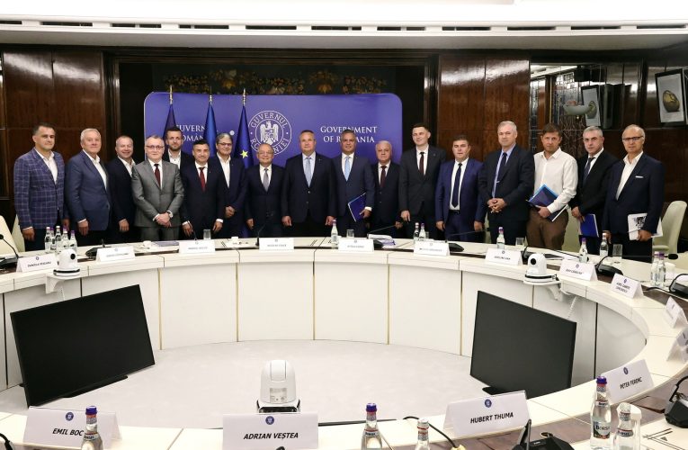 VIDEO| Primarii au venit la Guvern și i-au cerut lui Ciucă salarii mai mari și pensii speciale