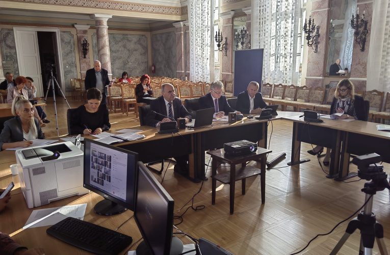 100 de insule ecologice digitalizate pentru colectarea deșeurilor în Zalău