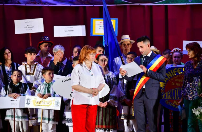 VIDEO| Primăria și Consiliul Local Șimleu a conferit diplome de excelență profesorilor Cornelia și Gavril Neaga