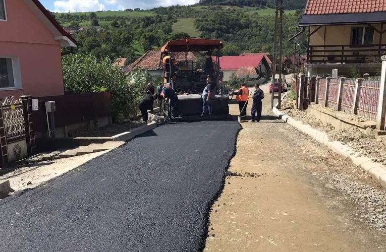A început asfaltarea străzii spre Biserica Ortodoxă din Stâna