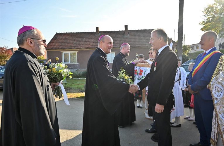 Președintele CJ Sălaj, Dinu Iancu-Sălăjanu prezent la sfințirea Bisericii Greco-catolice din Marca