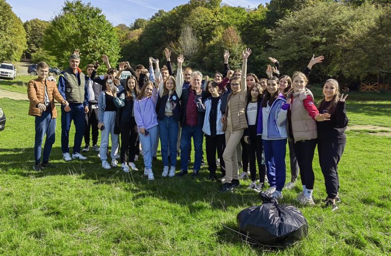 Acțiune de ecologizare în Poienile Aghireș