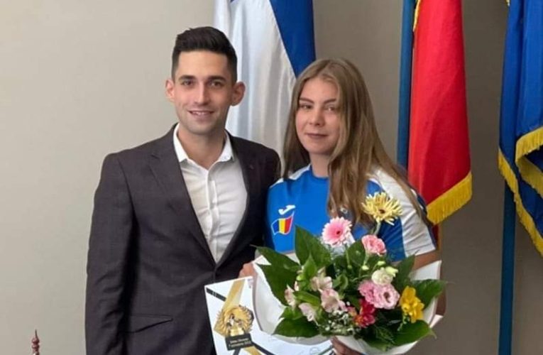 Primarul Cristian Lazăr a felicitat-o pe sportiva Diana Tănăsescu pentru medalia de la Campionatul European