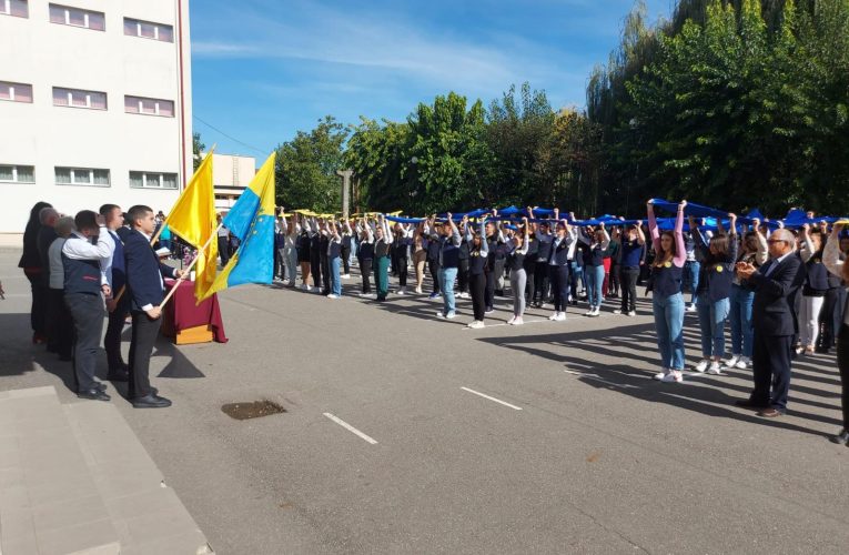 Un liceu din Zalău şi-a lansat propriul drapel