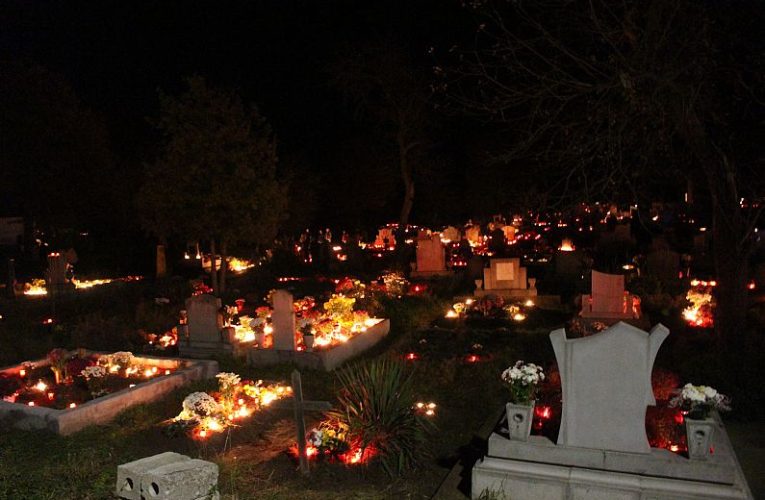 Ziua Morților sau Luminația. Când se sărbătorește și ce tradiții se respectă