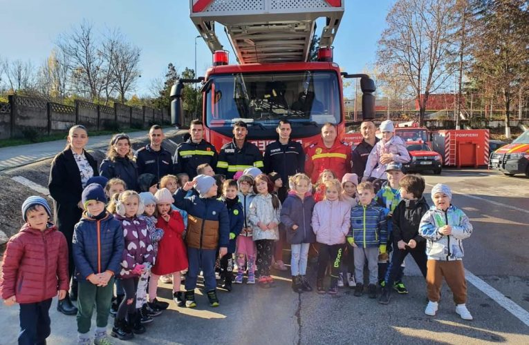 Pompierii sălăjeni alături de peste 70 de preșcolari