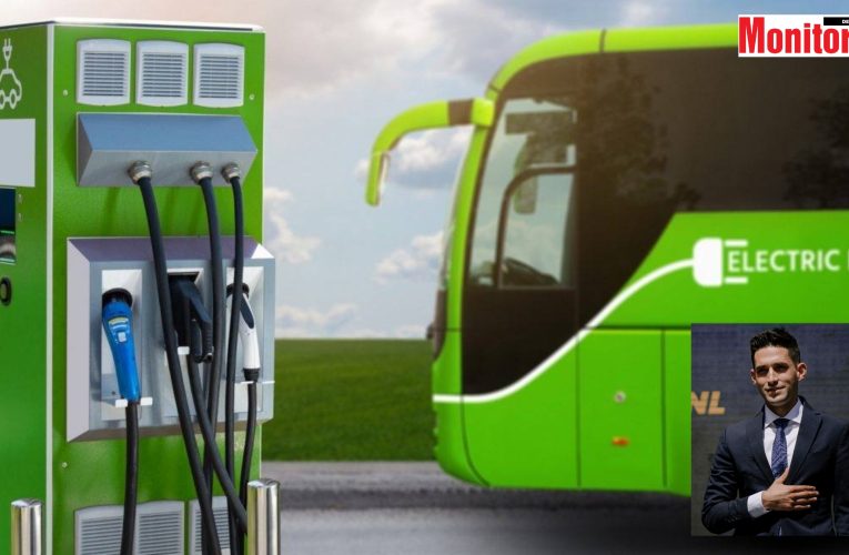 Primarul Cristian Lazăr a semnat contractul pentru implementarea transportului în comun