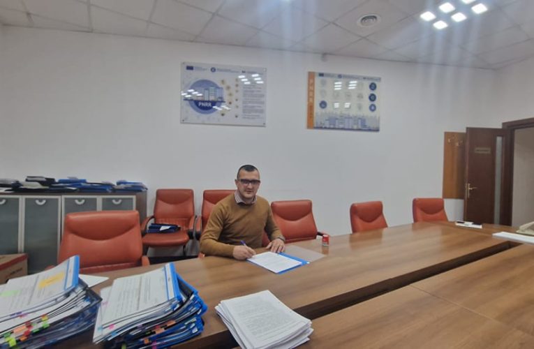 Primarul Bogdan Bercean a semnat primul contract de finanțare pe PNRR pentru Meseșenii de Jos