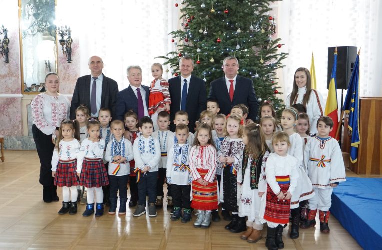 FOTO | Peste 1000 de copii au colindat conducerea Primăriei Municipiului Zalău