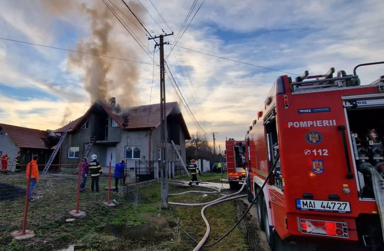 Incendiu la o casă din Sălăjeni