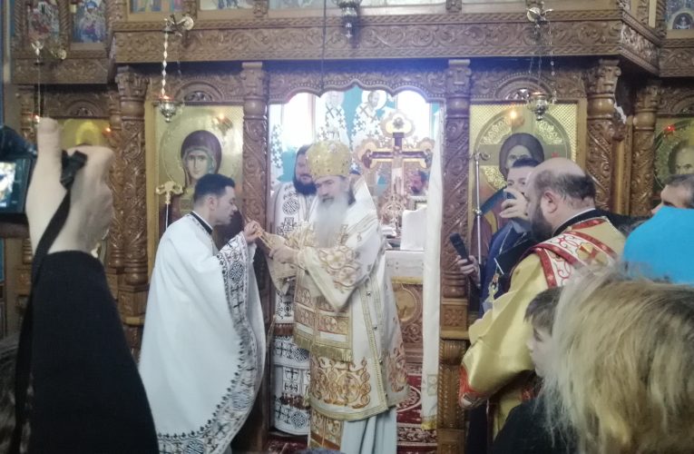 VIDEO Preotul Ionuț Pop distins cu Crucea Dobrogeană de ÎPS Teodosie, Arhiepiscopul Tomisului