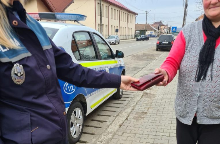 Portmoneu cu acte, bani și carduri, găsit de un sălăjean