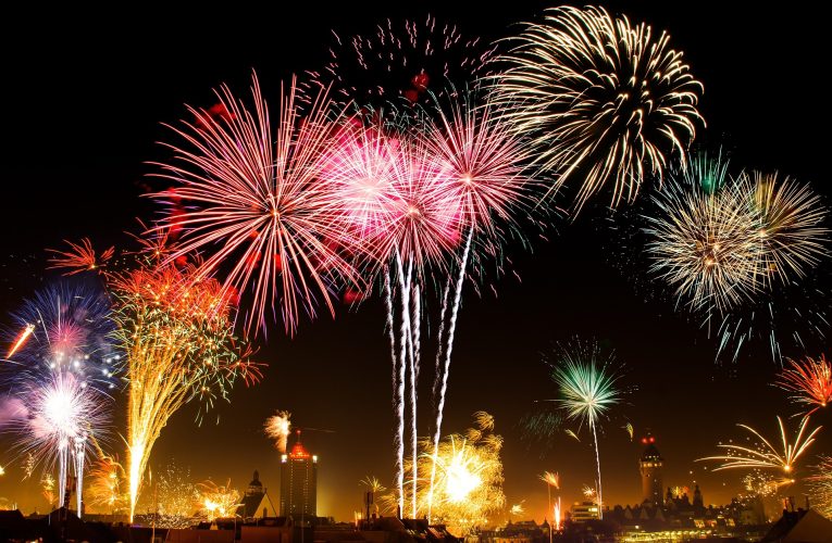 Vezi lista primăriilor care organizează focuri de artificii în seara de Revelion