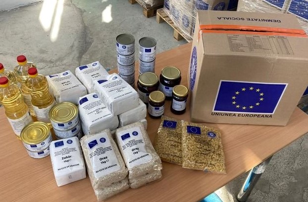 A început distribuirea pachetelor cu alimente de la Uniunea Europeană