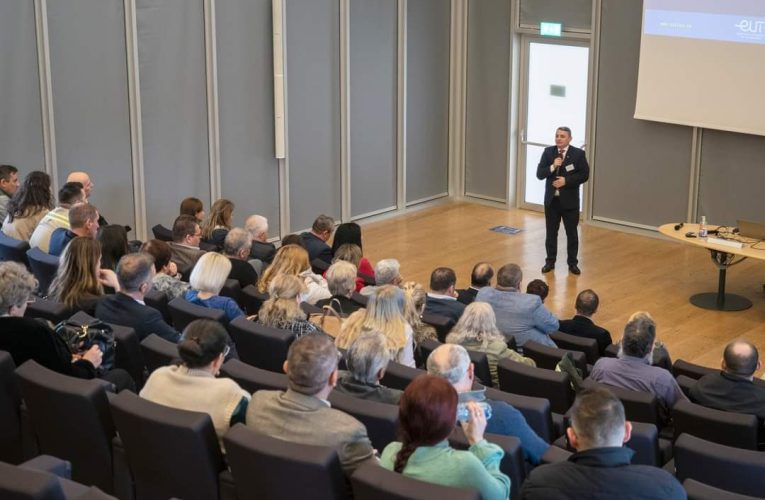 Prefectul Dari Toma prezent la un eveniment dedicat promovării educației universitare