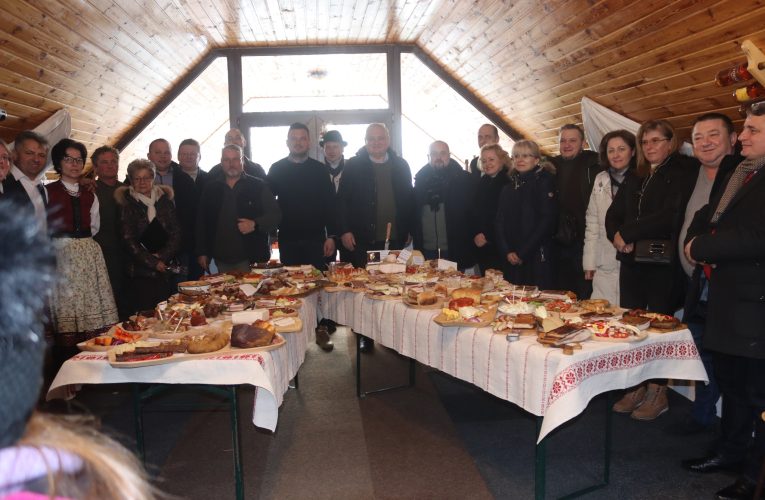 Senatoarea Kovács Irénke felicită administrația de la Șamșud pentru festivalul SlanăFest