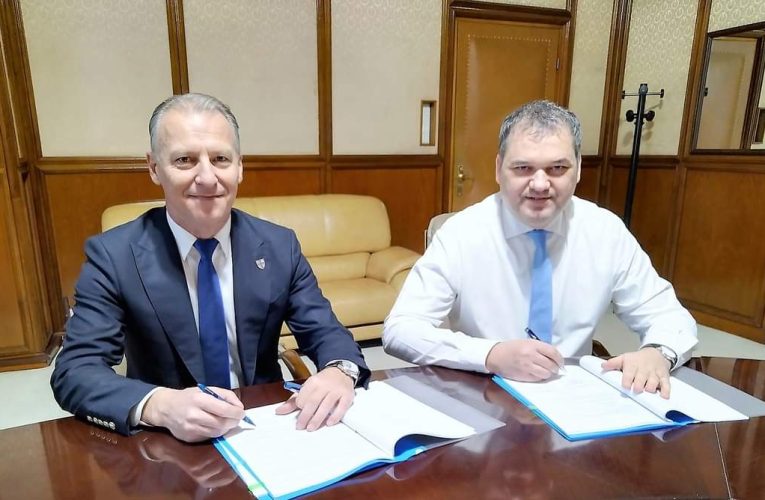 Președintele CJ Sălaj, Dinu Iancu-Sălăjanu, a semnat două contracte pe PNRR