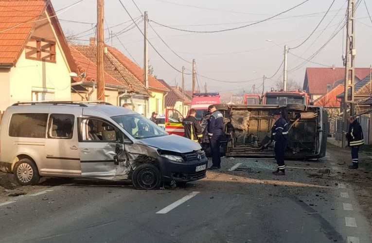 Accident rutier grav în Crasna. Traficul este blocat