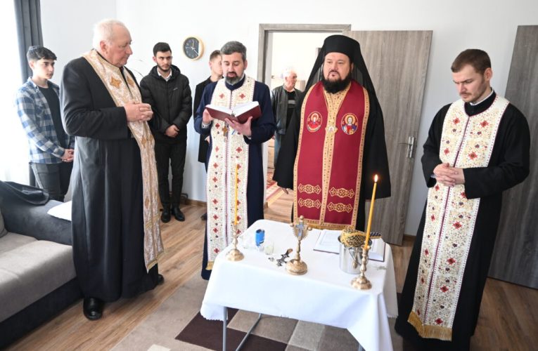 Episcopul Sălajului Petroniu a binecuvântat casa parohială din Parohia Cuzăplac