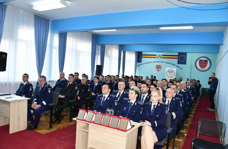 Peste 60 de polițiști sălăjeni, avansaţi în grad de Ziua Poliţiei Române