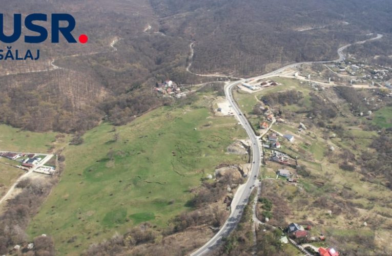 O alunecare de teren poate bloca drumul Zalău-Cluj