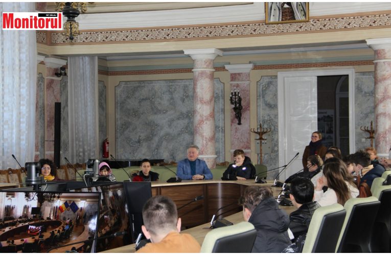 Elevi de gimnaziu de la Școala Simion Bărnuțiu, în vizită la Primăria Zalău