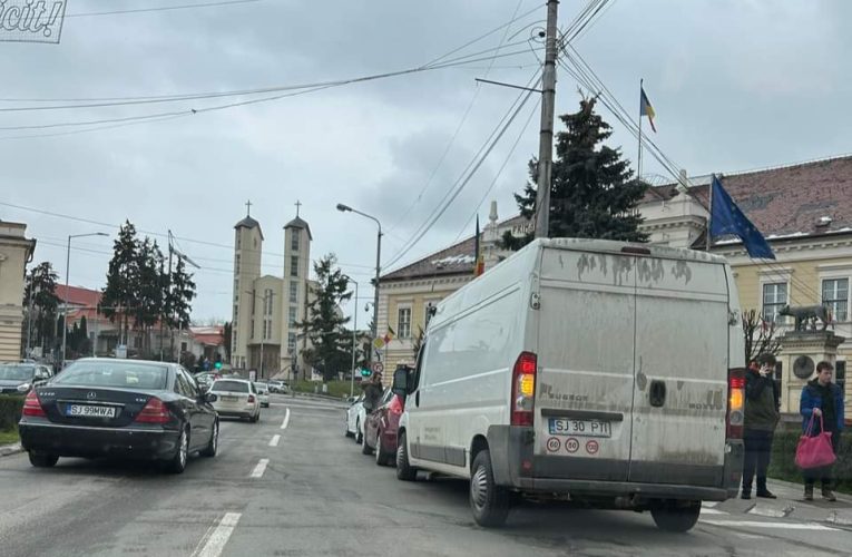 Trei autoturisme implicate într-un eveniment rutier în centrul Zalăului
