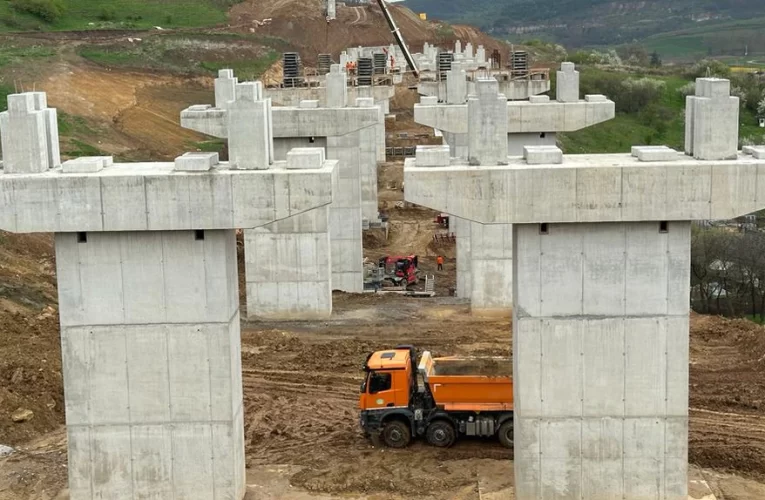 Autostrada Transilvania: UMB are mobilizați 860 de muncitori pe loturile de la Nădășelu la Poarta Sălajului