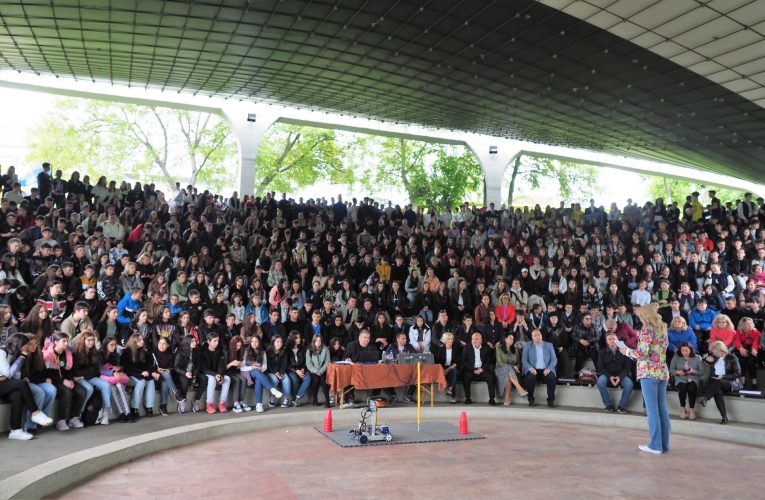 Sute de elevi au participat la „Marșul Carierei”, organizat de CJRAE Sălaj