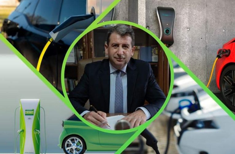 Primarul Dan Ghiurco a semnat contractul pentru 10 stații de încărcare electrice în Jibou