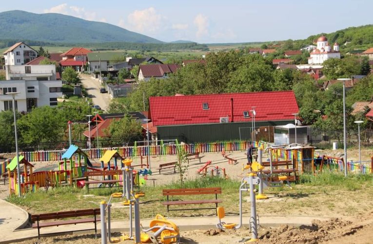 Două noi locuri de joacă prin contur în Zalău