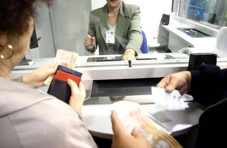 11 bănci din România amendate de ANPC. Șeful ANPC: „Ratele ar trebui recalculate de îndată”