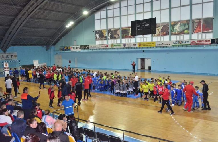 Aproape 300 de copii prezenți la prima ediție a Cupei SCM Zalău la fotbal