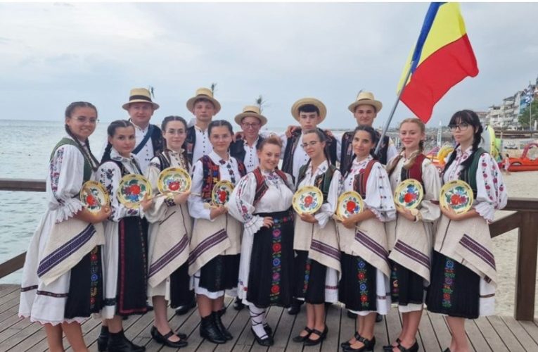Ansamblul “Cununa Meseșului” Horoatu Crasnei a reprezentat Sălajul la un festival din Grecia